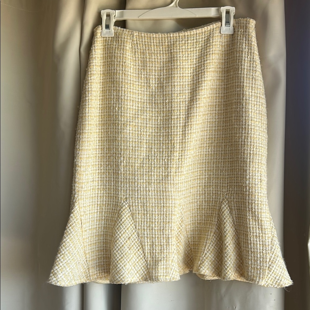 Fully lined textured godet skirt